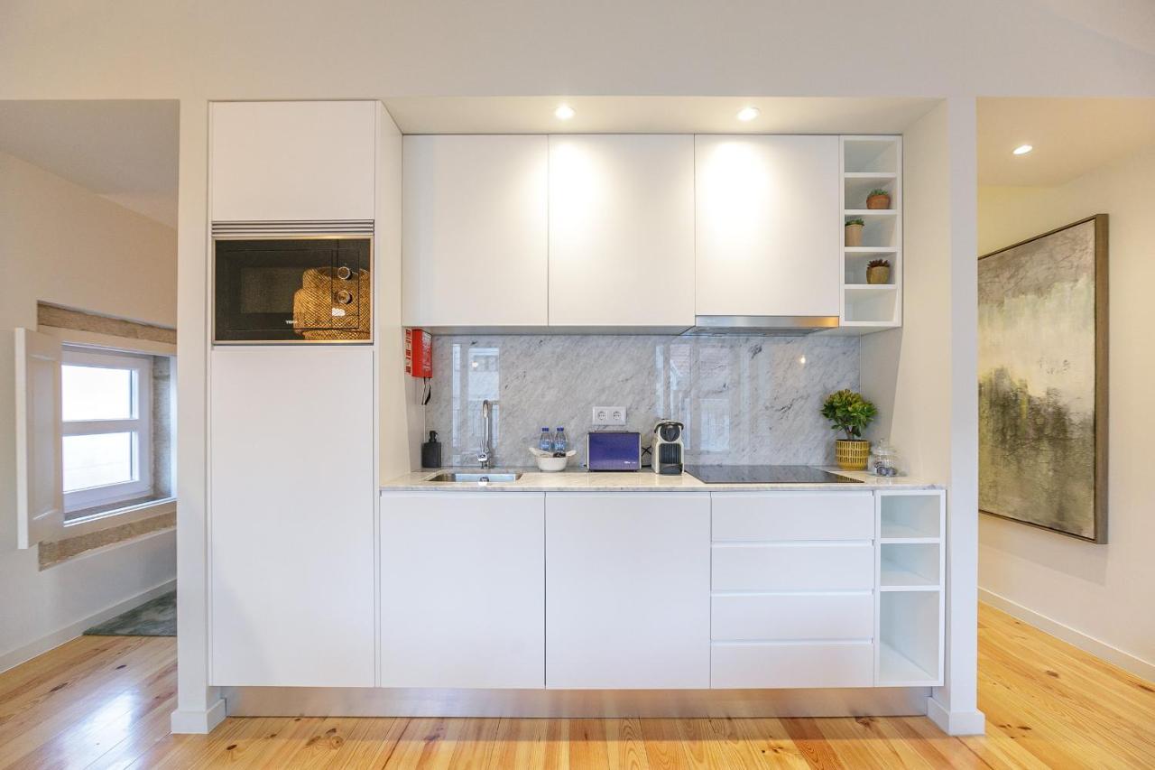 Lovelystay - Downtown Studio With Pool, Ac And Balcony Porto Buitenkant foto