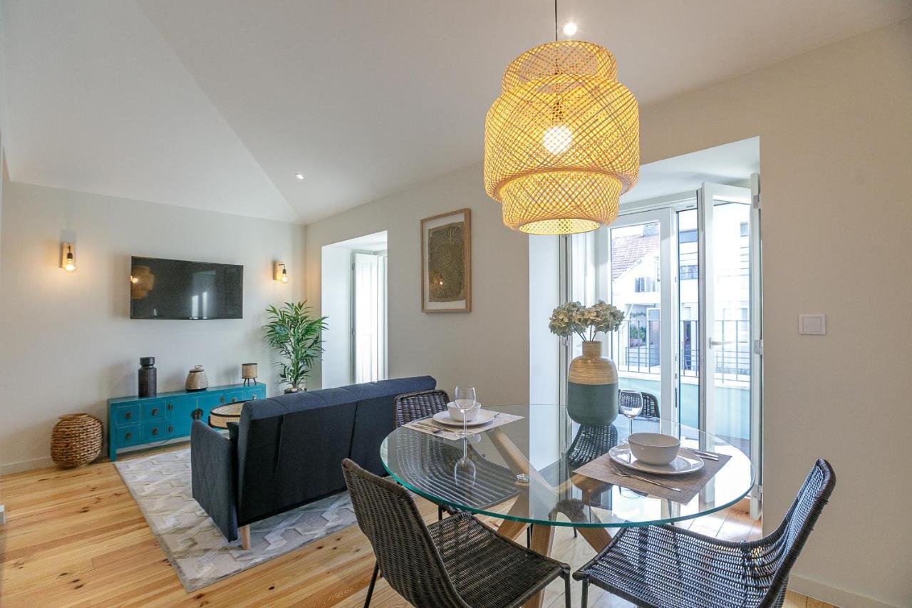 Lovelystay - Downtown Studio With Pool, Ac And Balcony Porto Buitenkant foto