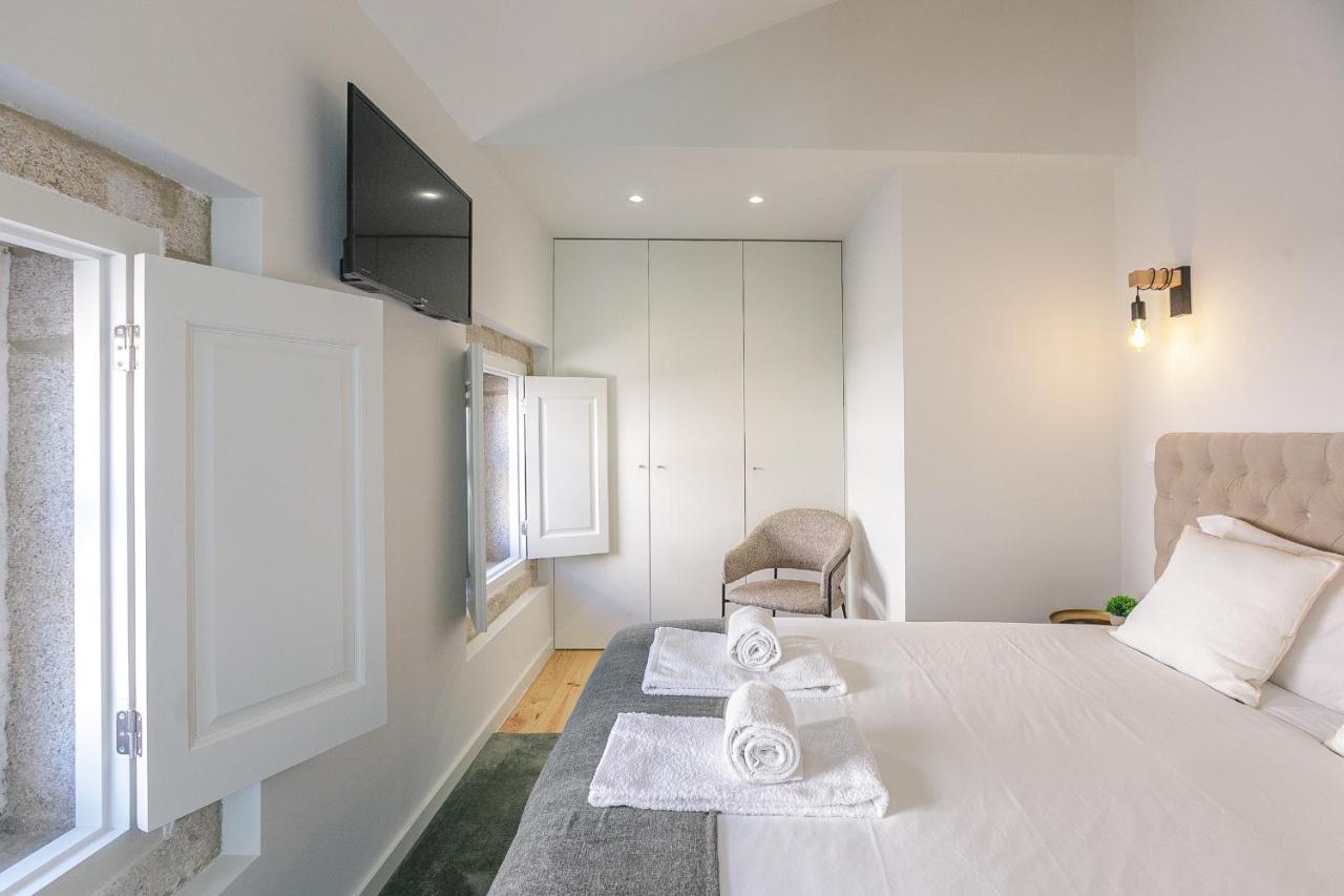 Lovelystay - Downtown Studio With Pool, Ac And Balcony Porto Buitenkant foto