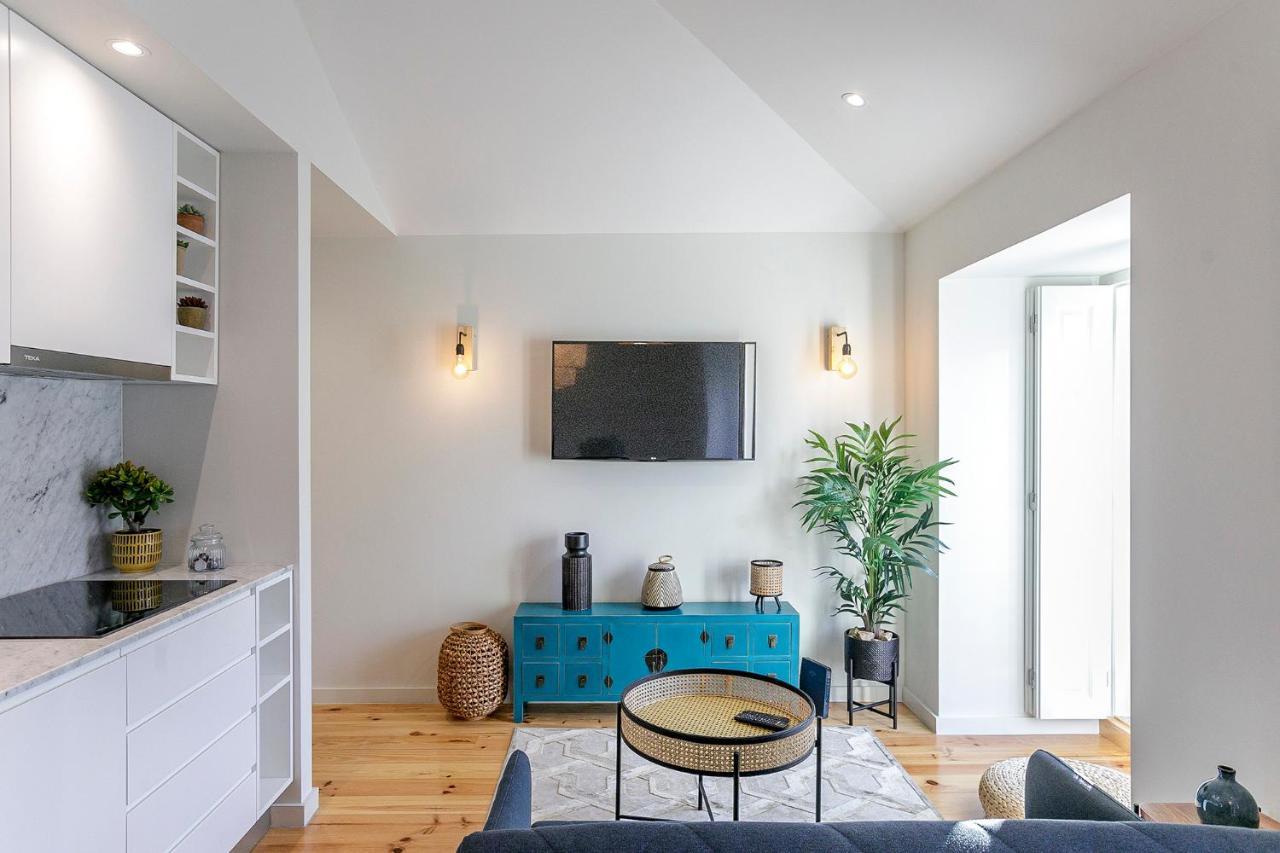 Lovelystay - Downtown Studio With Pool, Ac And Balcony Porto Buitenkant foto