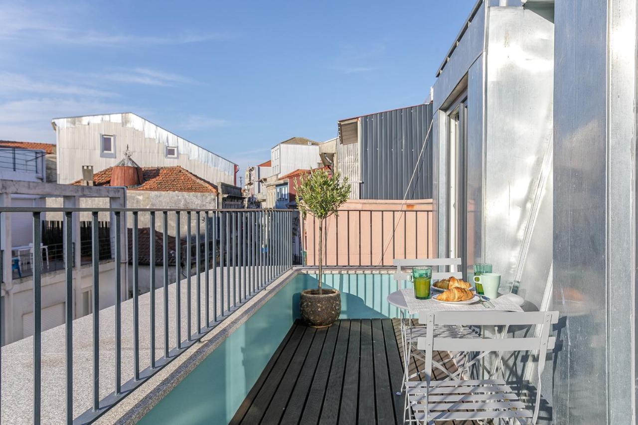 Lovelystay - Downtown Studio With Pool, Ac And Balcony Porto Buitenkant foto