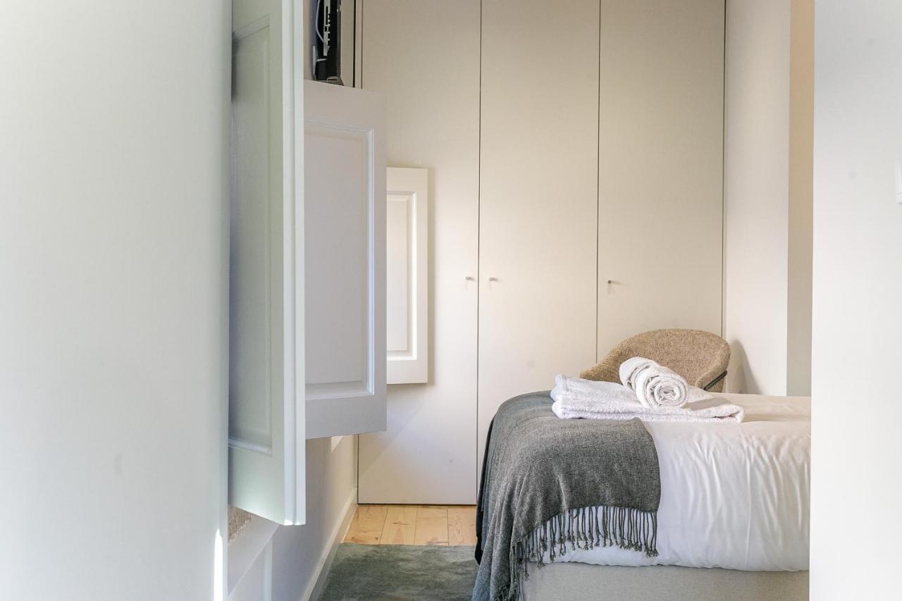 Lovelystay - Downtown Studio With Pool, Ac And Balcony Porto Buitenkant foto