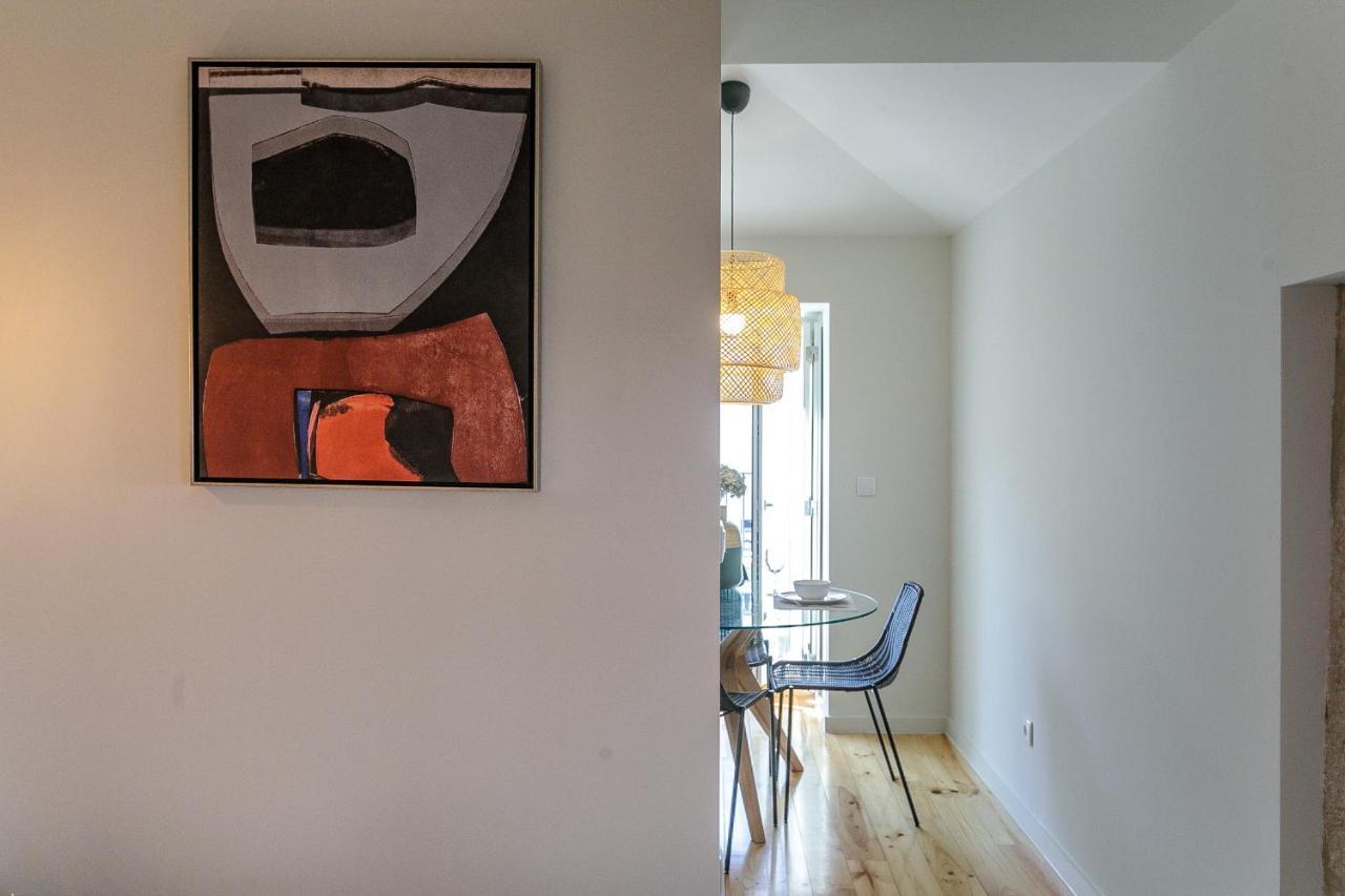 Lovelystay - Downtown Studio With Pool, Ac And Balcony Porto Buitenkant foto