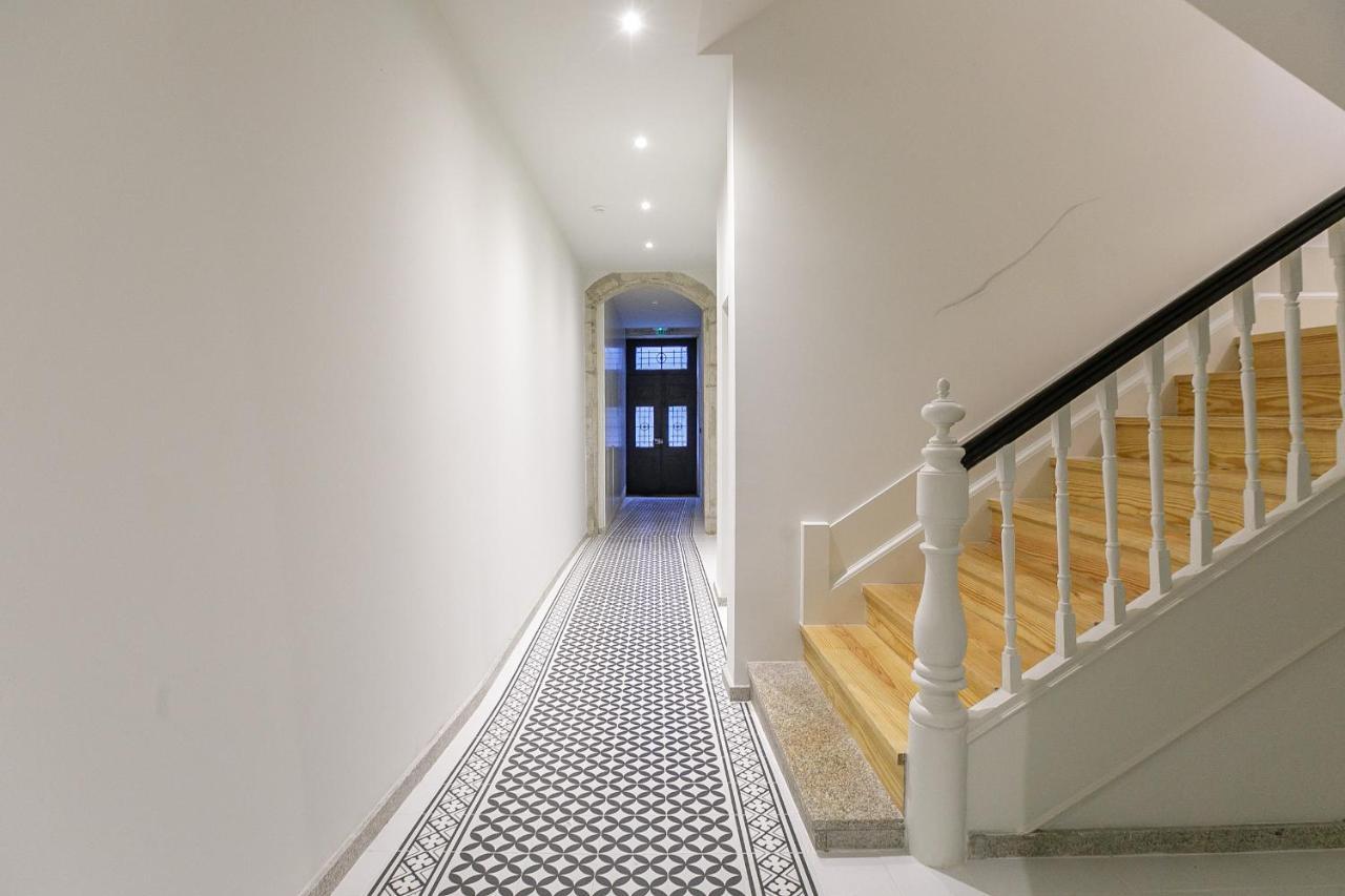 Lovelystay - Downtown Studio With Pool, Ac And Balcony Porto Buitenkant foto