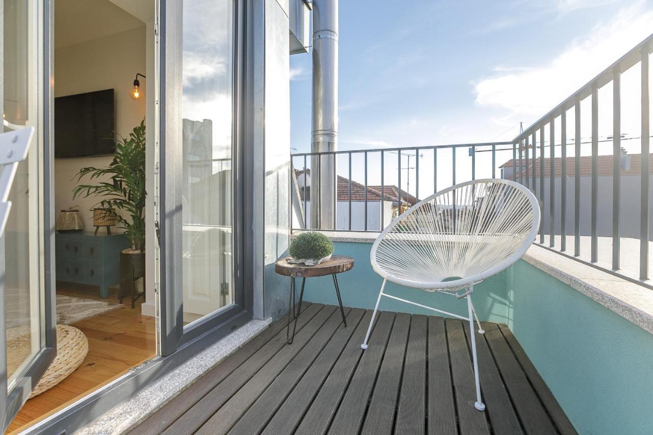 Lovelystay - Downtown Studio With Pool, Ac And Balcony Porto Buitenkant foto