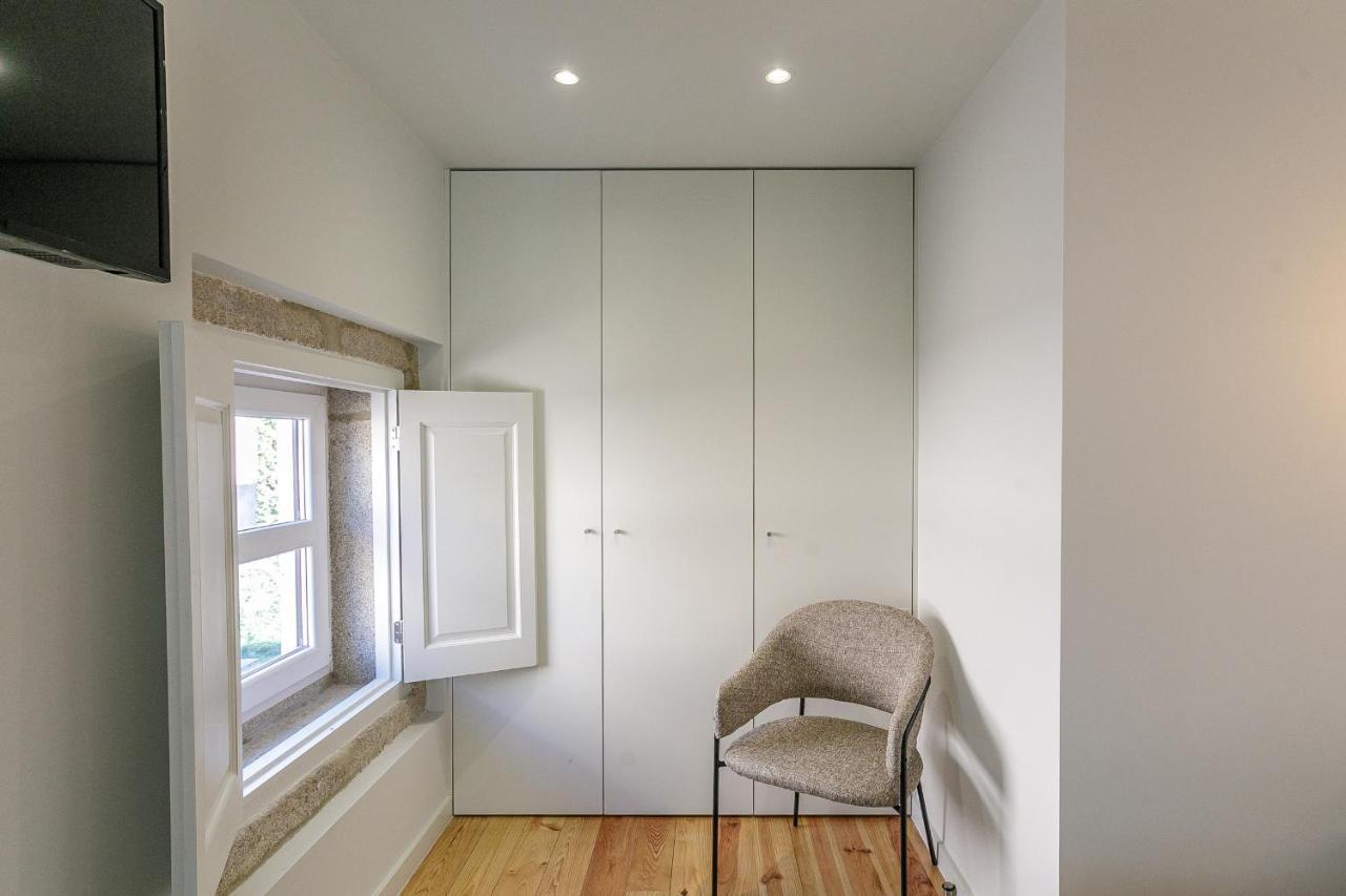 Lovelystay - Downtown Studio With Pool, Ac And Balcony Porto Buitenkant foto