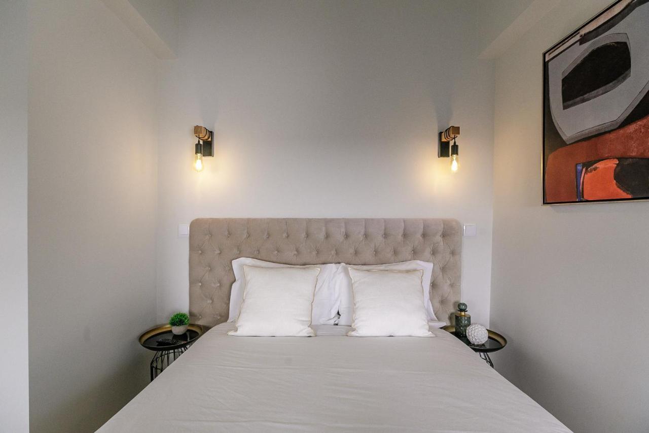 Lovelystay - Downtown Studio With Pool, Ac And Balcony Porto Buitenkant foto